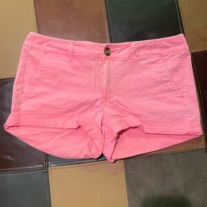 American Eagle Midi Stretch Short size 12

Smoke free, pet friendly home